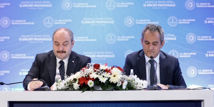 Mesleki Eğitim Merkezleri Sanayi İş Birliğiyle İstihdam Garantisi Sunuyor