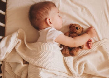 Yenidoğan Bebek Gece Gündüz Farkı: Sirkadiyen Ritim Nasıl Kurulur?