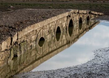 🌉 Kuraklık Tarihi Ortaya Çıkardı: Osmanlı Köprüsü Keşfi Konya’da Heyecan Yarattı