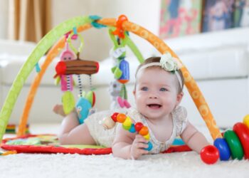 0-2 Yaş Bebekler İçin En İyi Oyuncaklar: Gelişimi Destekleyen Seçimler