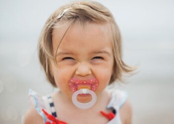 1 Yaş Bebeklerde Emzik Bırakma Yöntemleri: Diş Sağlığı İçin Kritik Adımlar