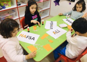 4 Yaş İsim Yazma İsteği: Bilişsel Hazırlık ve Doğru Yöntemler