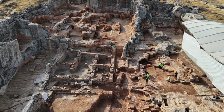 Perre Antik Kenti Keşfi: 1500 Yıllık Mozaiklerin Korunması İçin Acil Eylem Planı