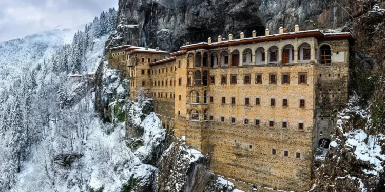 Sümela Manastırı Sırrı: Trabzon’un Uçurumdaki Kayalık Duası