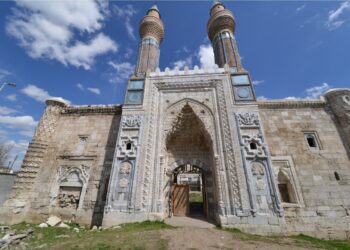 Sivas Gök Medrese Sırları: Selçuklu’nun Semaya Açılan Kapısı
