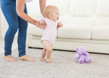 1 Yaş Bebekte Yürümeye Destek Veren Aktiviteler: 5 Kritik Egzersiz