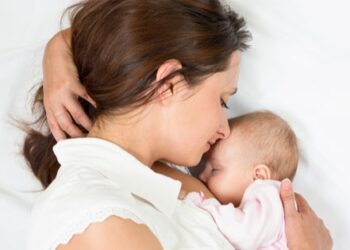 1 Yaşında Hala Emen Bebek Bırakmalı mı? Uzmanlardan Kritik Açıklama