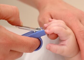 0-2 Yaş Bebeklerde Tırnak Kesimi Nasıl Yapılır? 4 Adımda Güvenli Yöntemler