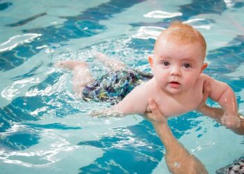 0-2 Yaş Bebeklerde Suya Alışma Egzersizleri: Güven ve Eğlence ile Başlangıç