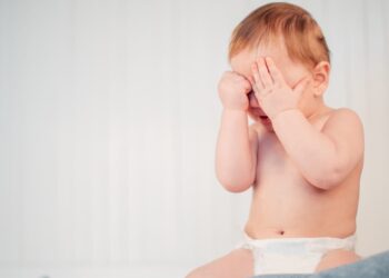 1 Yaş Bebek Gece Neden Huysuz Olur? Uzmanlar Sebepleri Açıklıyor