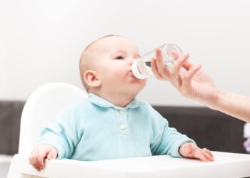 0-2 Yaş Çocuklarda Su Tüketimi Ne Kadar Olmalı? Yaşa Göre Rehber