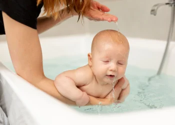 Bebeğim Banyo Yapmaktan Korkuyor Ne Yapmalıyım? 5 Adımda Güvenli Alıştırma