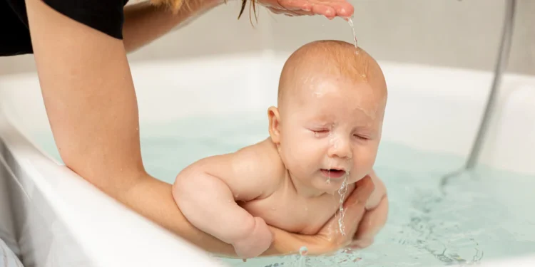 Bebeğim Banyo Yapmaktan Korkuyor Ne Yapmalıyım? 5 Adımda Güvenli Alıştırma