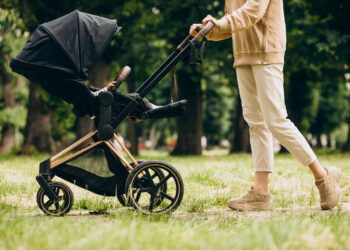 0-2 Yaş Bebeklerde Bebek Arabası Seçimi: Güvenlik, Konfor ve Pratiklik