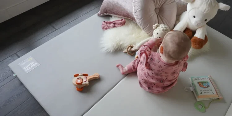 0-2 Yaş Bebeklerde Oyun Halısı Seçimi: Güvenlik ve Gelişim Rehberi