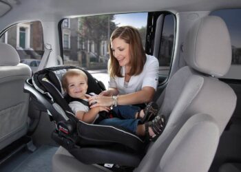 0-2 Yaş Bebeklerde Oto Koltuğu Kullanımı: Ters Yöne Bakma Kuralı