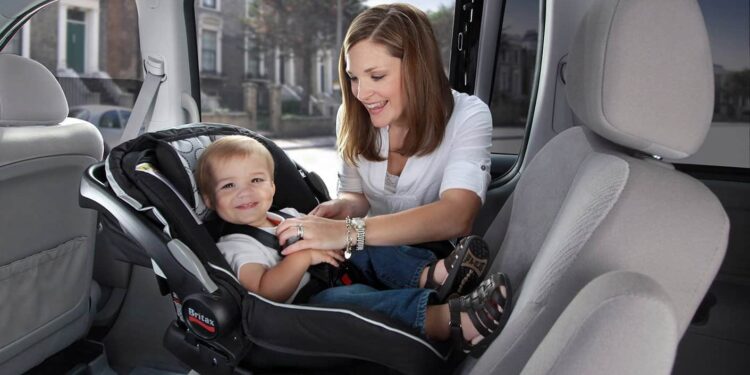 0-2 Yaş Bebeklerde Oto Koltuğu Kullanımı: Ters Yöne Bakma Kuralı