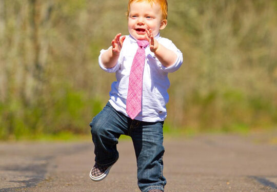 0-2 Yaş Bebeklerde Yürüyüş Destekleyici Ayakkabılar: Çıplak Ayak Kuralı