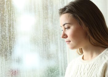 Kışın Görünmez Yükü: Mevsimsel Duygudurum Bozukluğu ve Toplumsal Empati Çağrısı 🙏